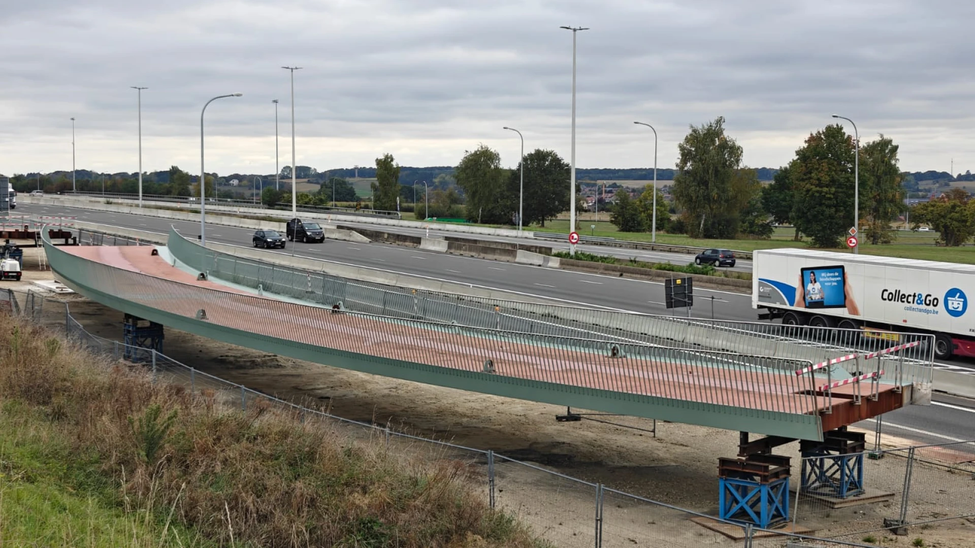 E40 dit weekend volledig afgesloten voor aanleg fietsbrug: "Verkeer moet omrijden via Haasrode en ring van Leuven"