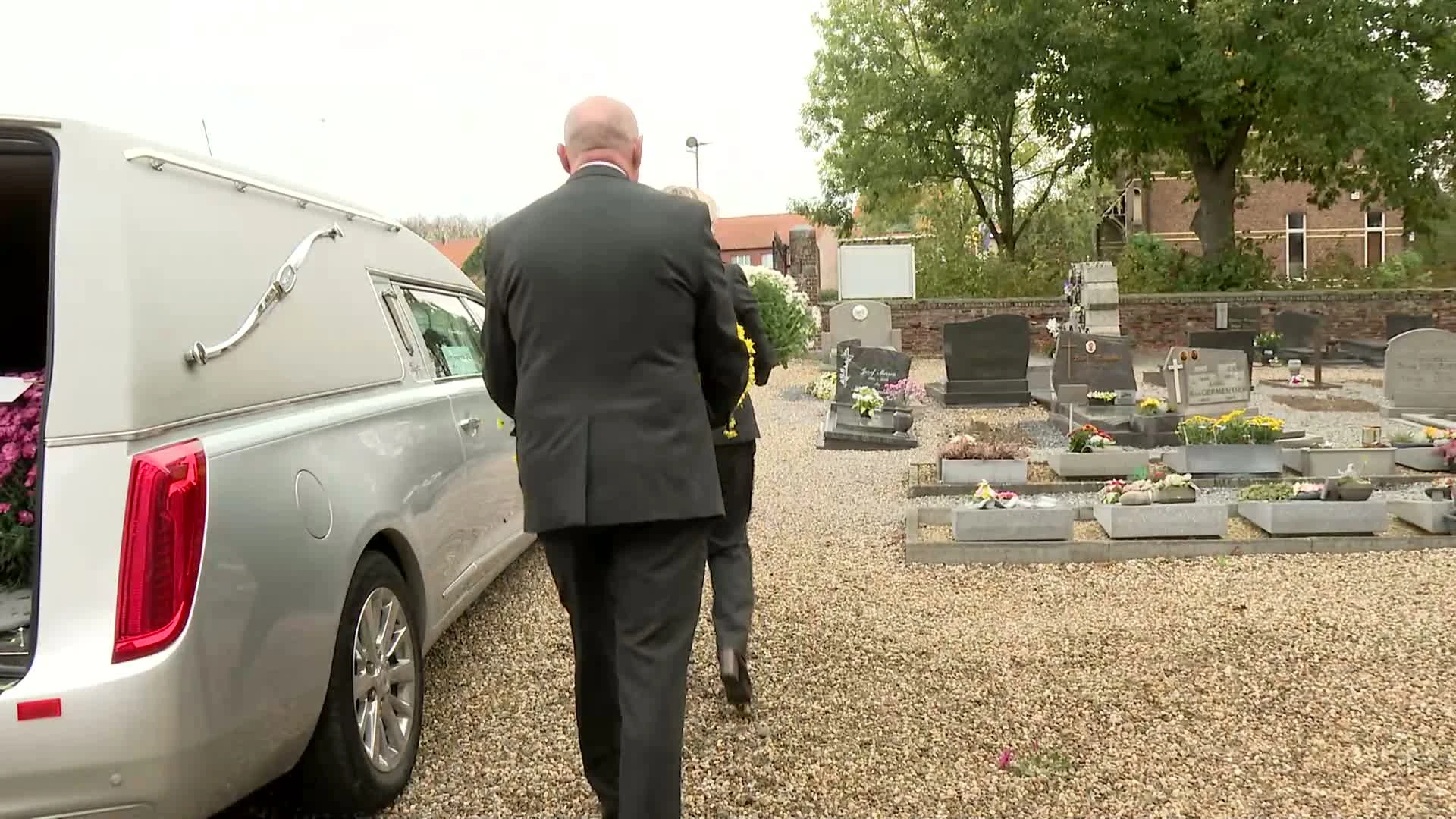 Hoofdafbeelding voor artikel 200 lege graven in Linter…