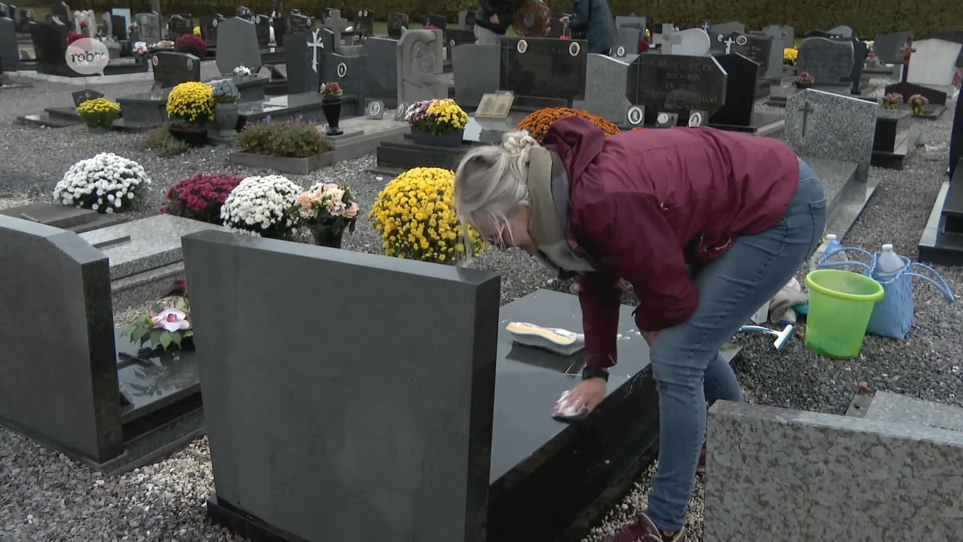 Hoofdafbeelding voor artikel Begraafplaatsen liggen er…