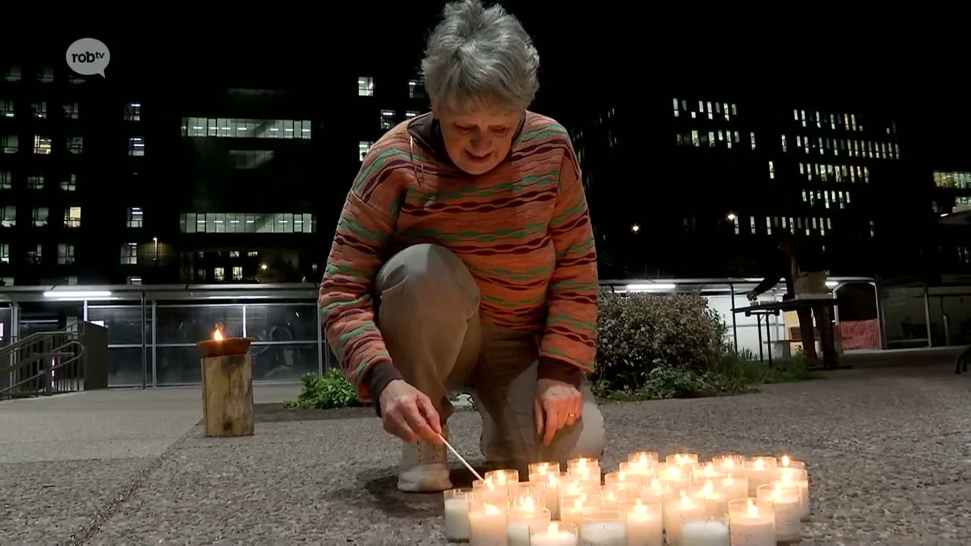 Hoofdafbeelding voor artikel Light a Candle: honderden…