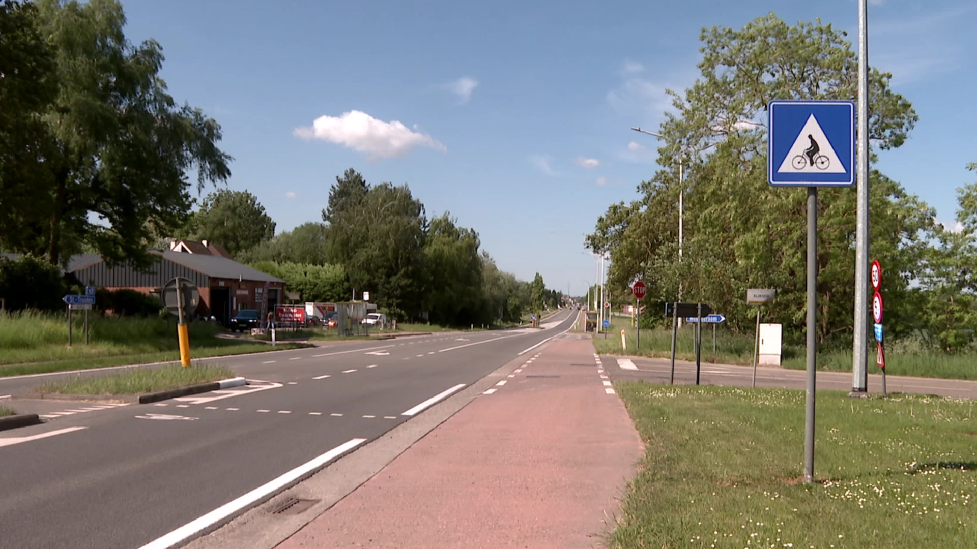 Hoofdafbeelding voor artikel Auto raast met extreme snelheid…