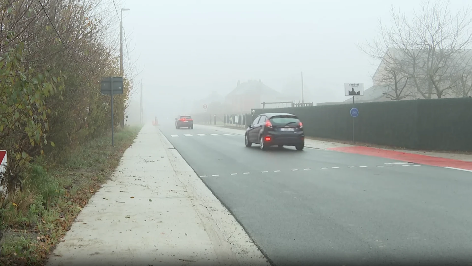 Hoofdafbeelding voor artikel Bestuurder botst tegen elektriciteitspaal…