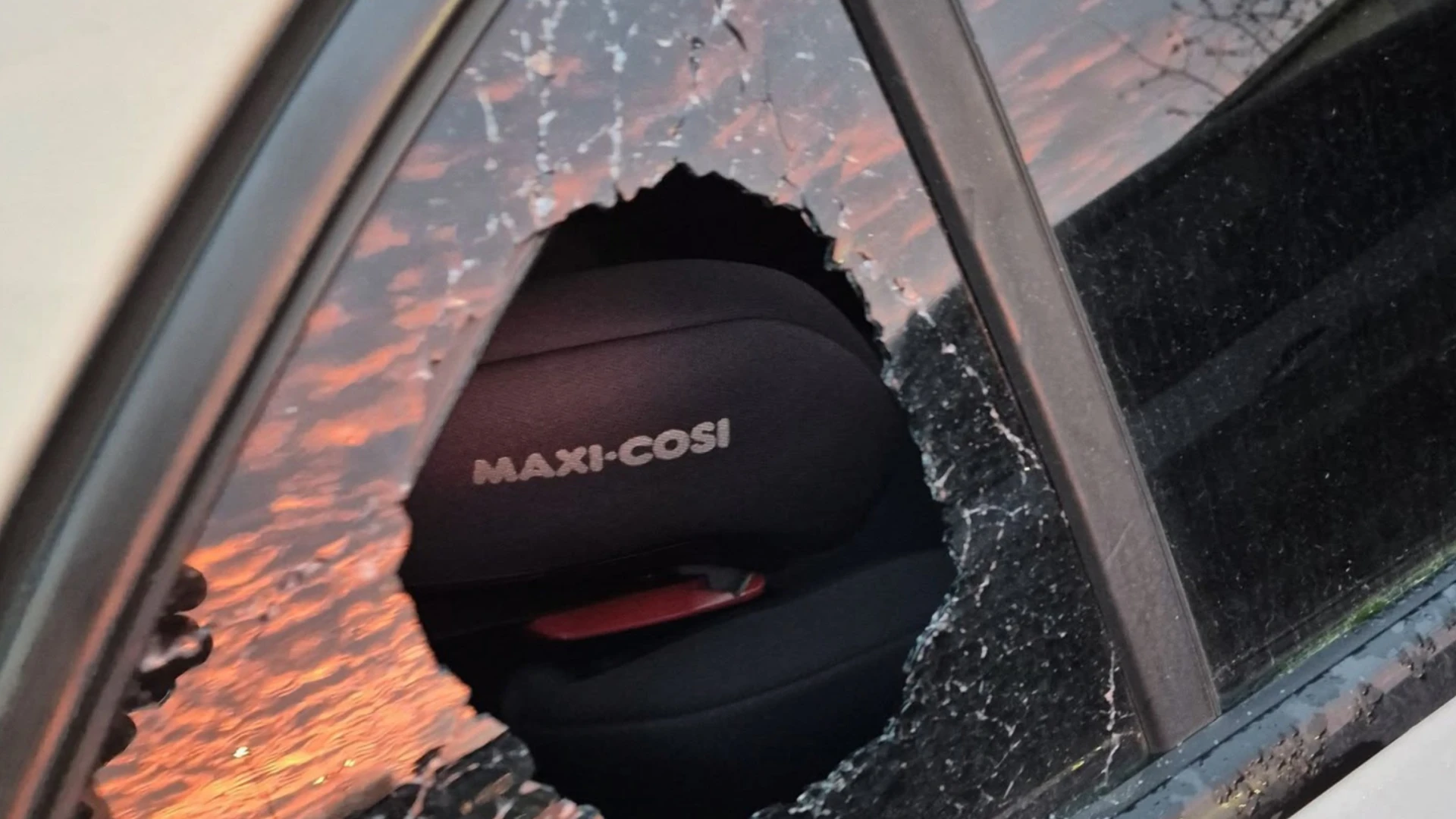 Hoofdafbeelding voor artikel Dieven stelen onder meer laptop,…