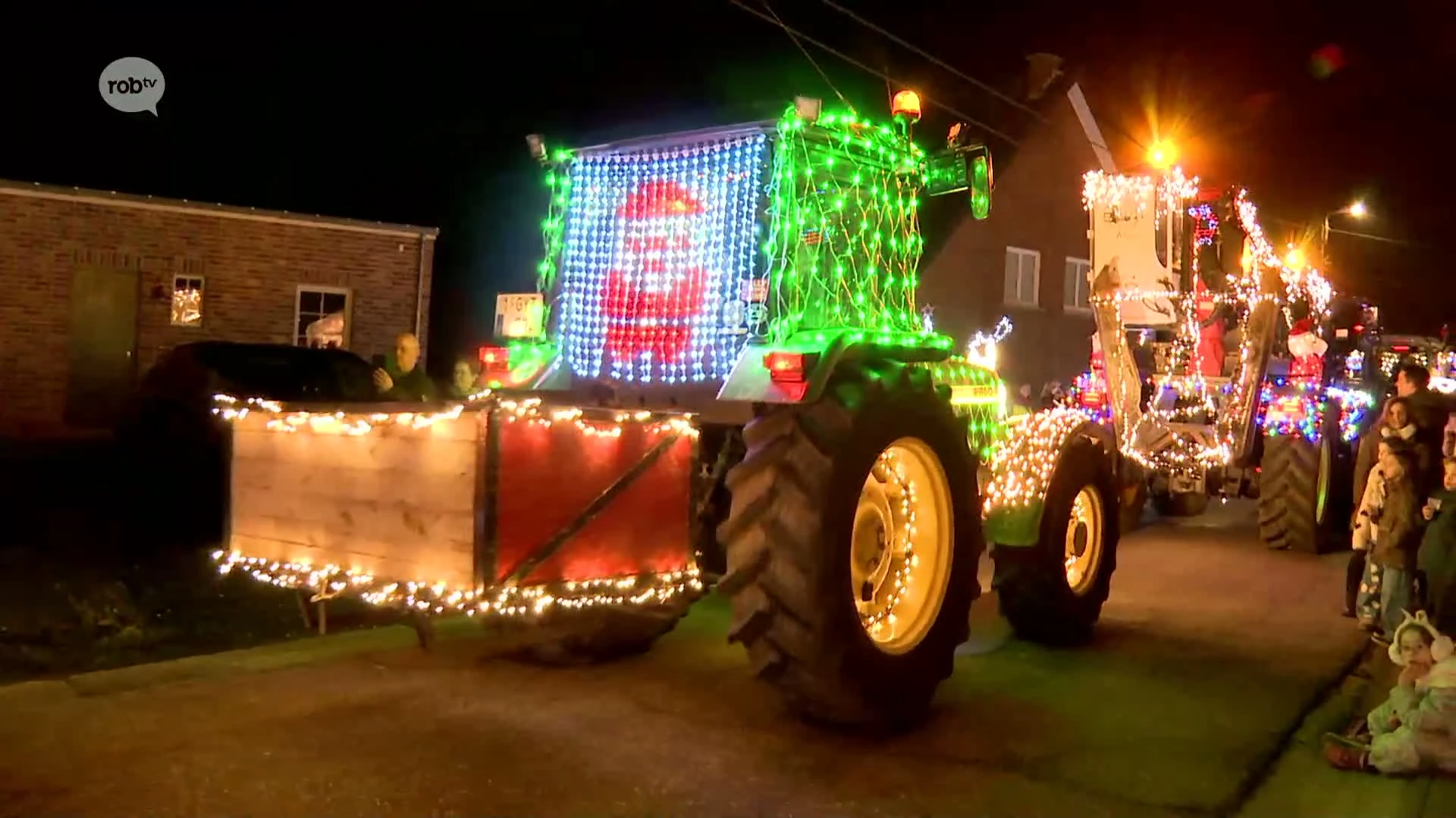 Hoofdafbeelding voor artikel Verlichte tractorstoet met…