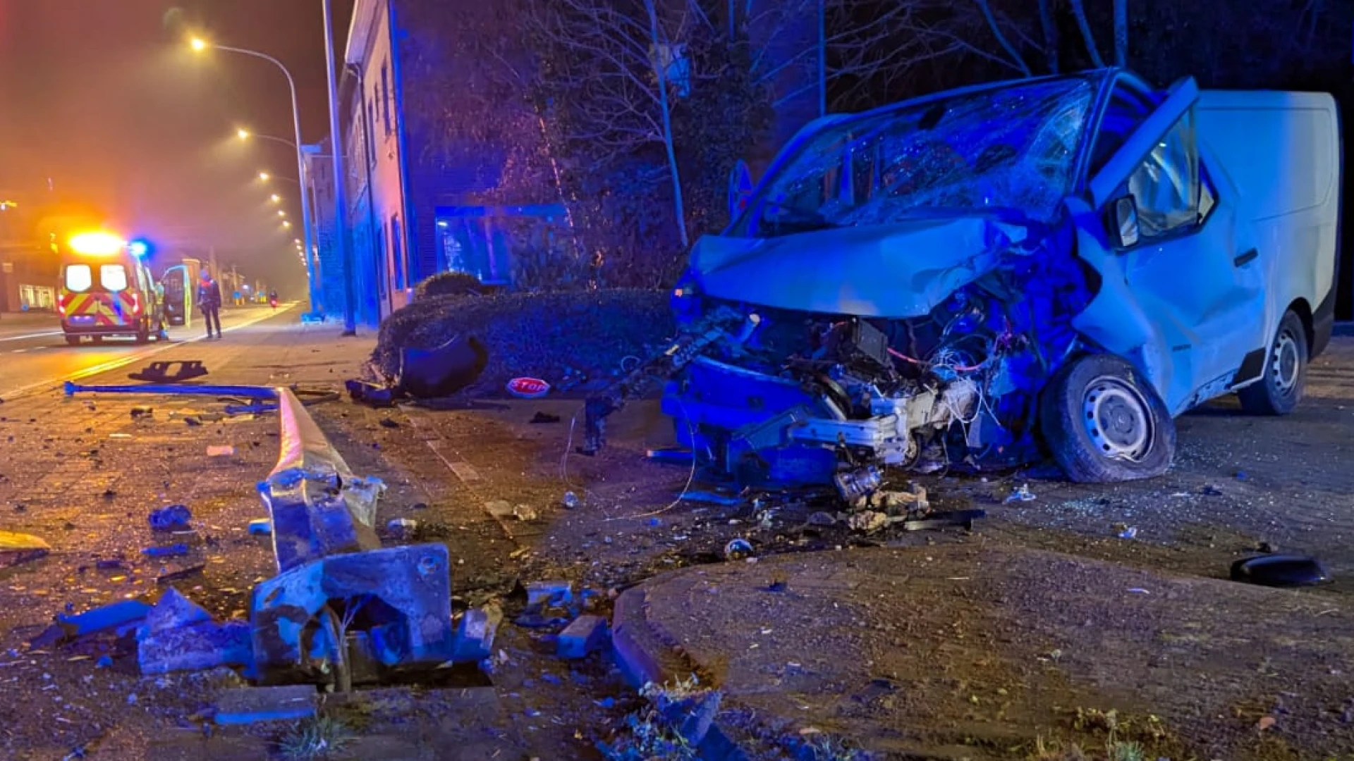 Hoofdafbeelding voor artikel Bestuurder (19) rijdt in op…