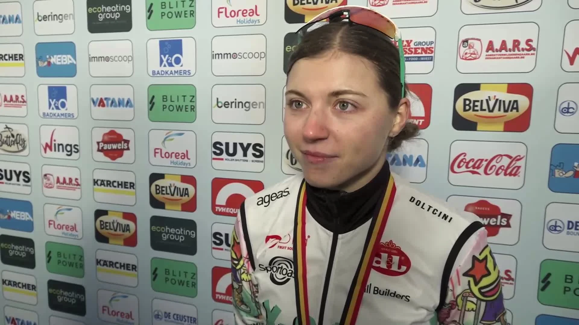 Hoofdafbeelding voor artikel Kiona Crabb&eacute; uit Kumtich dolblij…