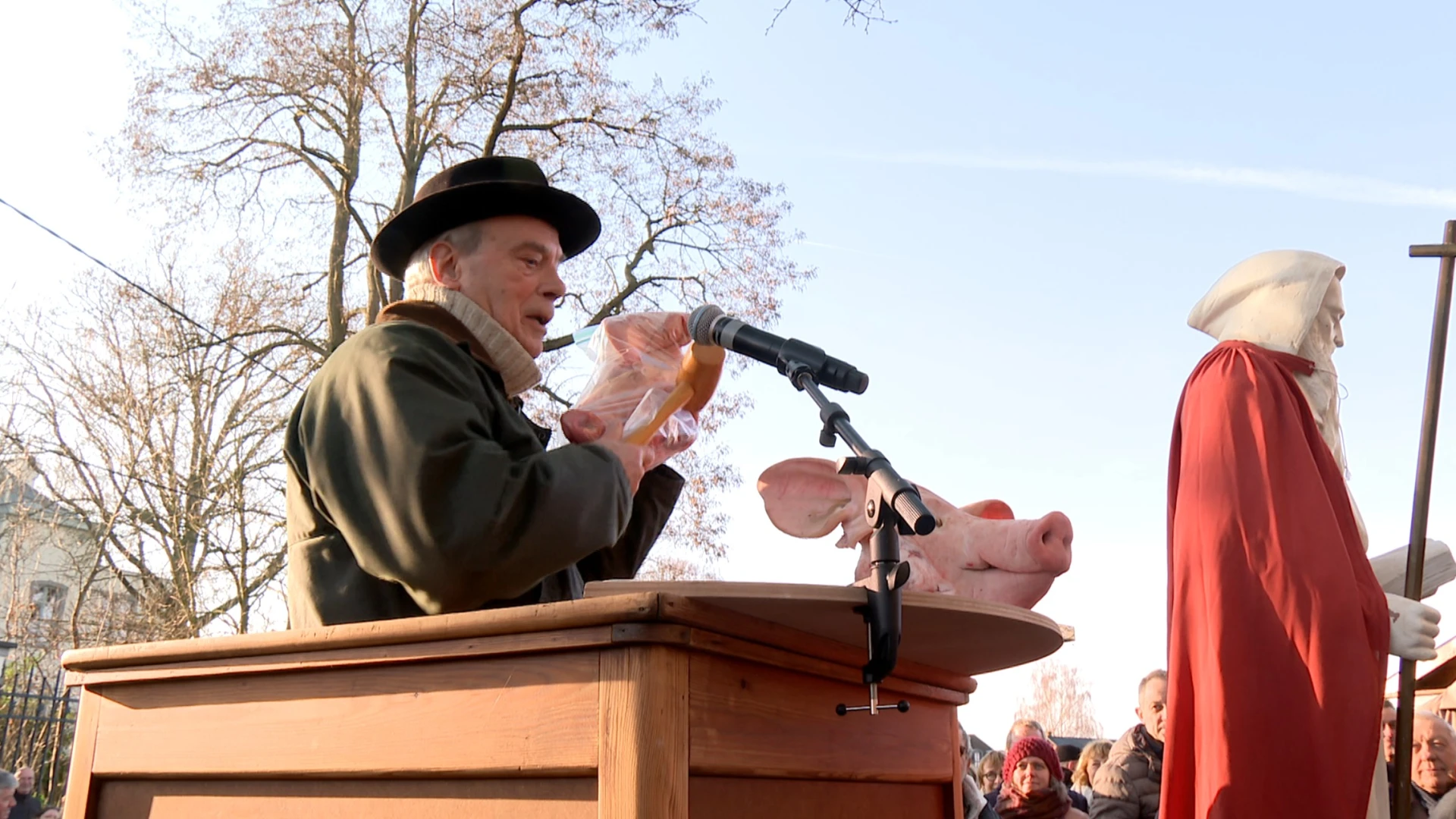 Hoofdafbeelding voor artikel Varkenskoppenverkoop in Wever…