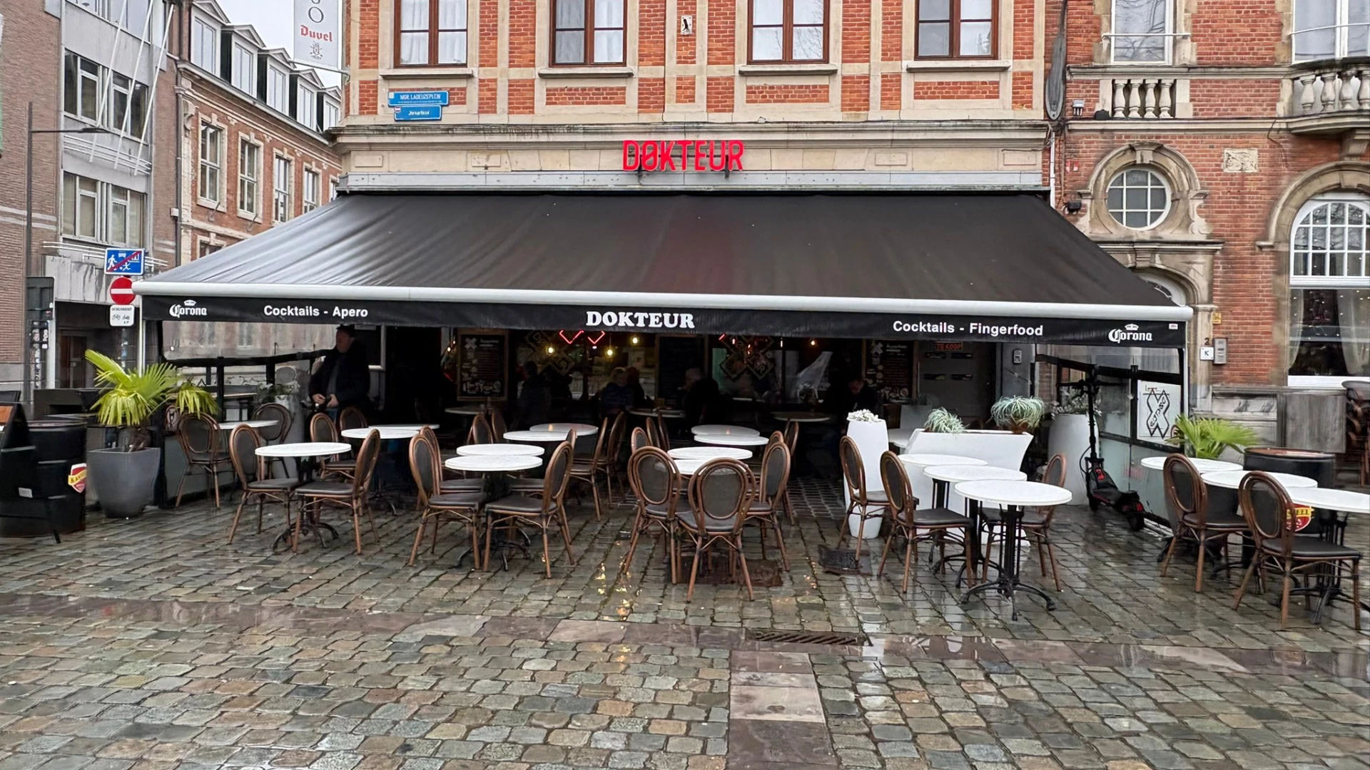 Hoofdafbeelding voor artikel Bar Dokteur op Ladeuzeplein…