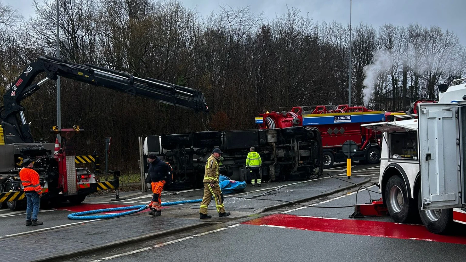 Hoofdafbeelding voor artikel Tankwagen met mazout gekanteld…