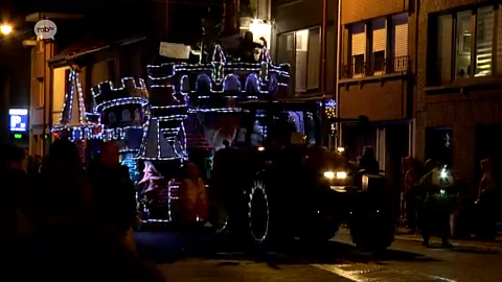 Hoofdafbeelding voor artikel Honderden mensen vieren feest…