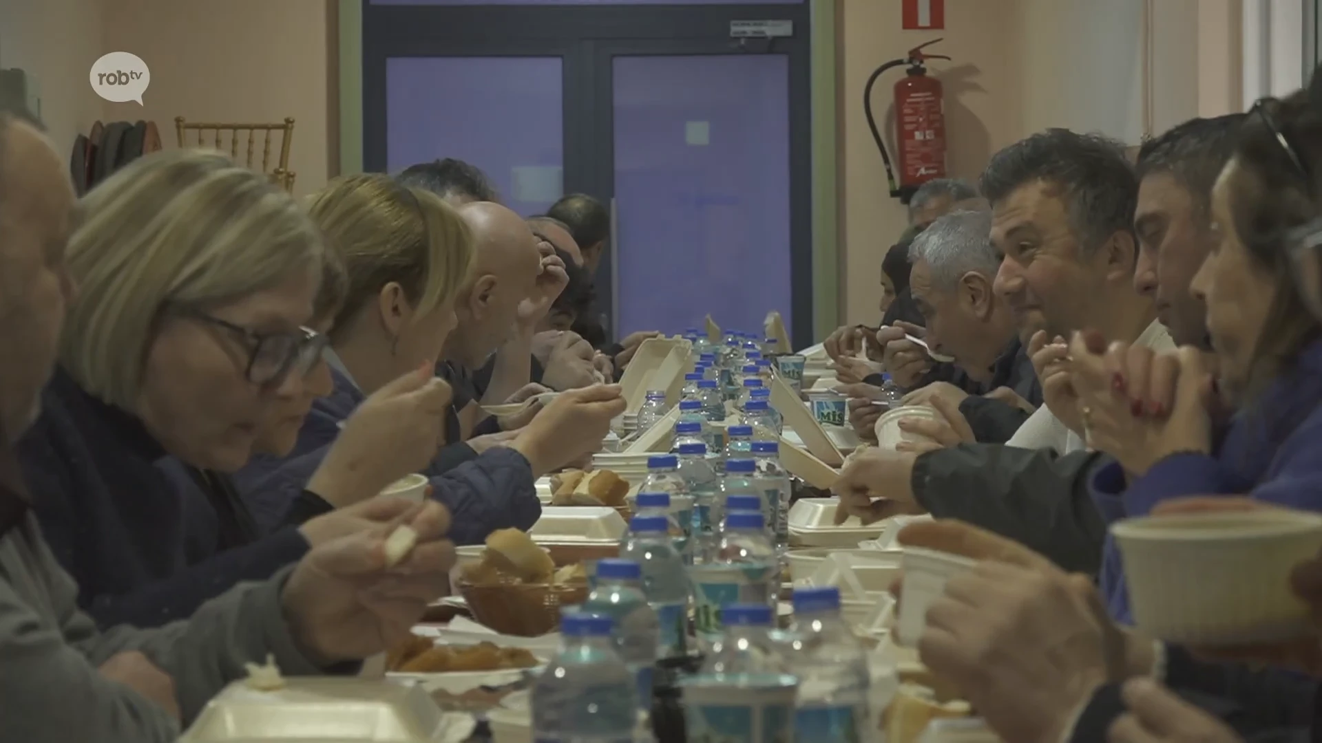 Hoofdafbeelding voor artikel Speciale iftar lokt honderden…