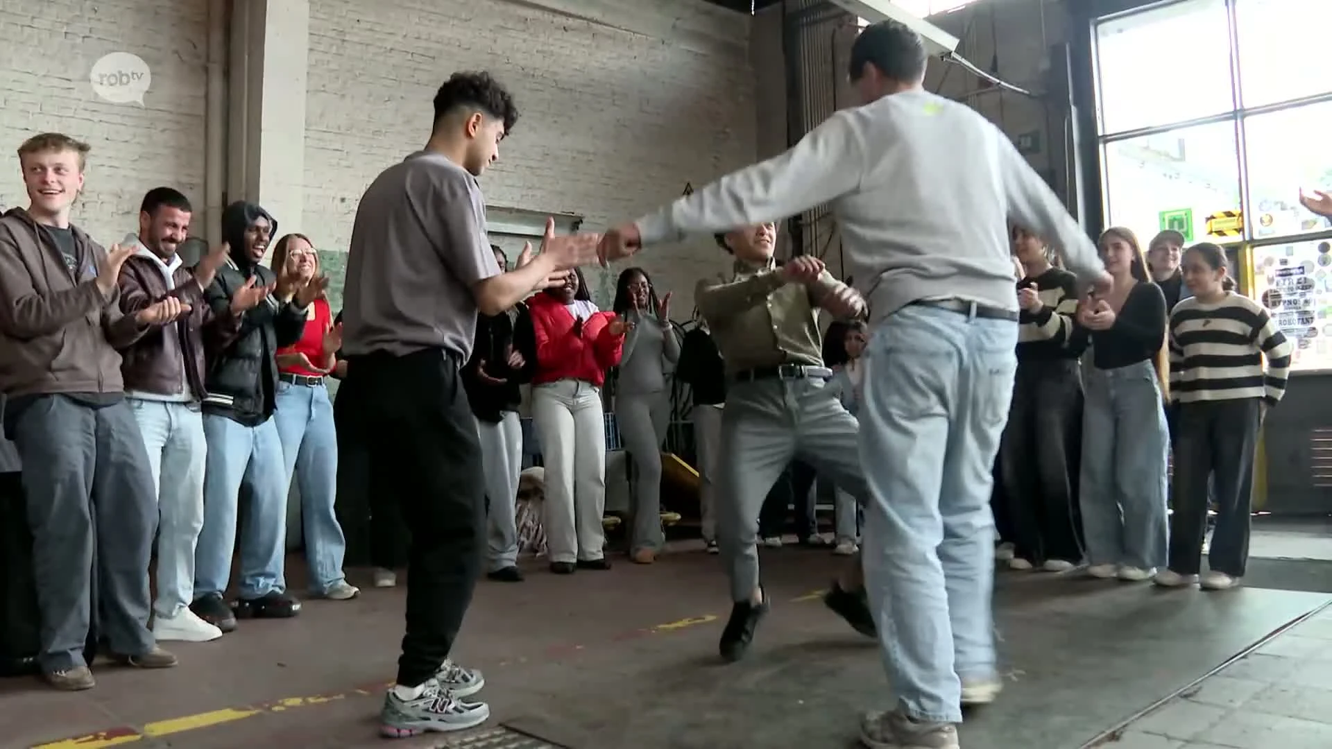 Hoofdafbeelding voor artikel 200 mensen vieren einde van…