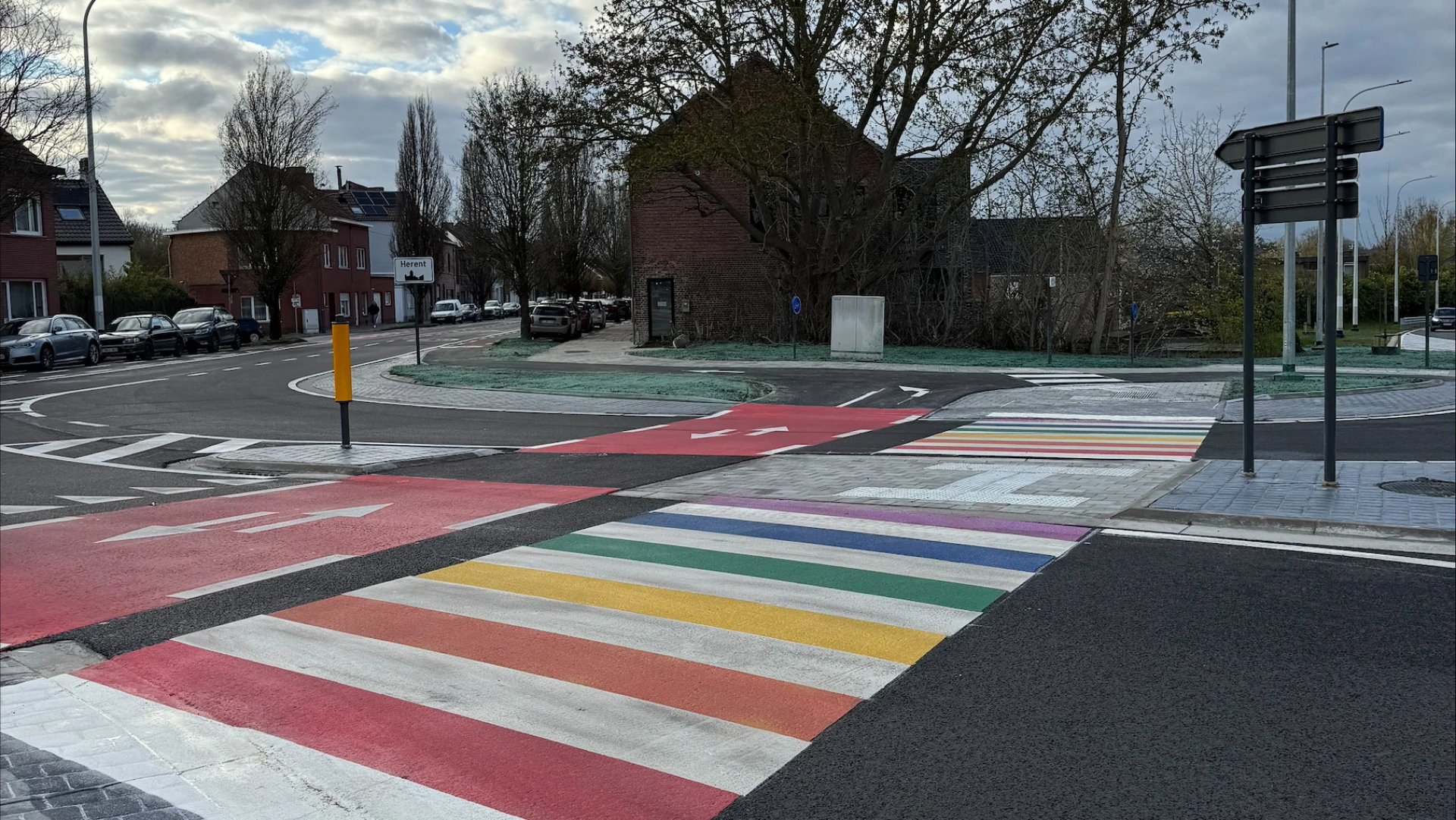 Hoofdafbeelding voor artikel Nieuw regenboogzebrapad op…