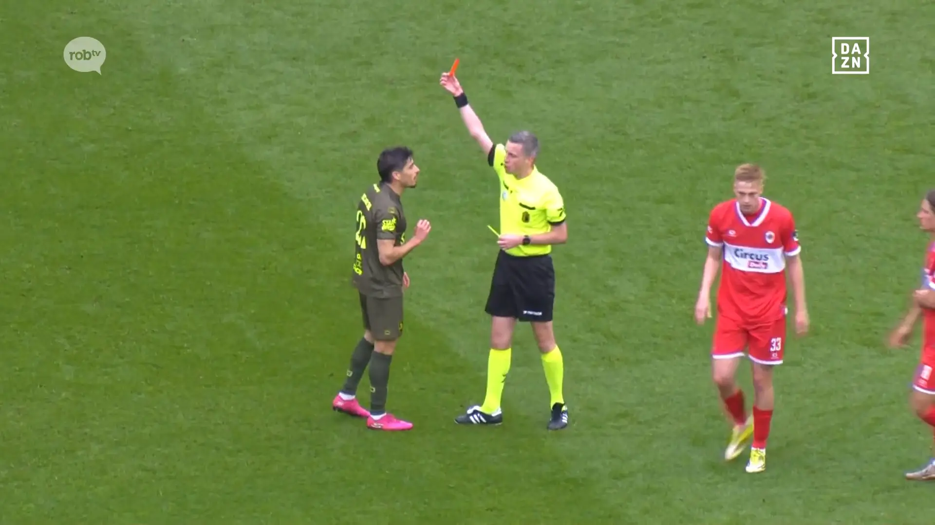 Hoofdafbeelding voor artikel Twee rode kaarten nekken OH…