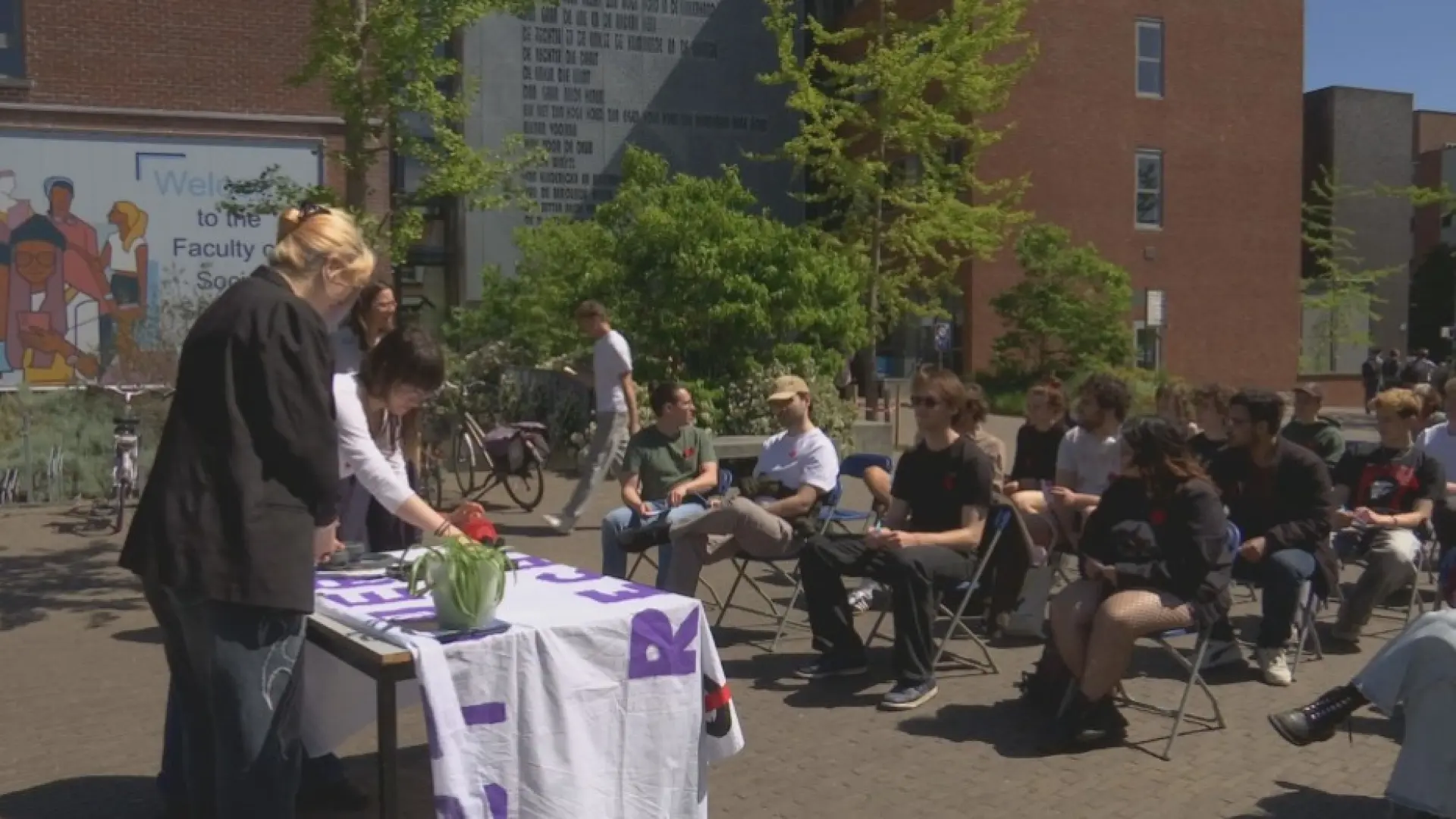 Hoofdafbeelding voor artikel Dertigtal studenten voert…