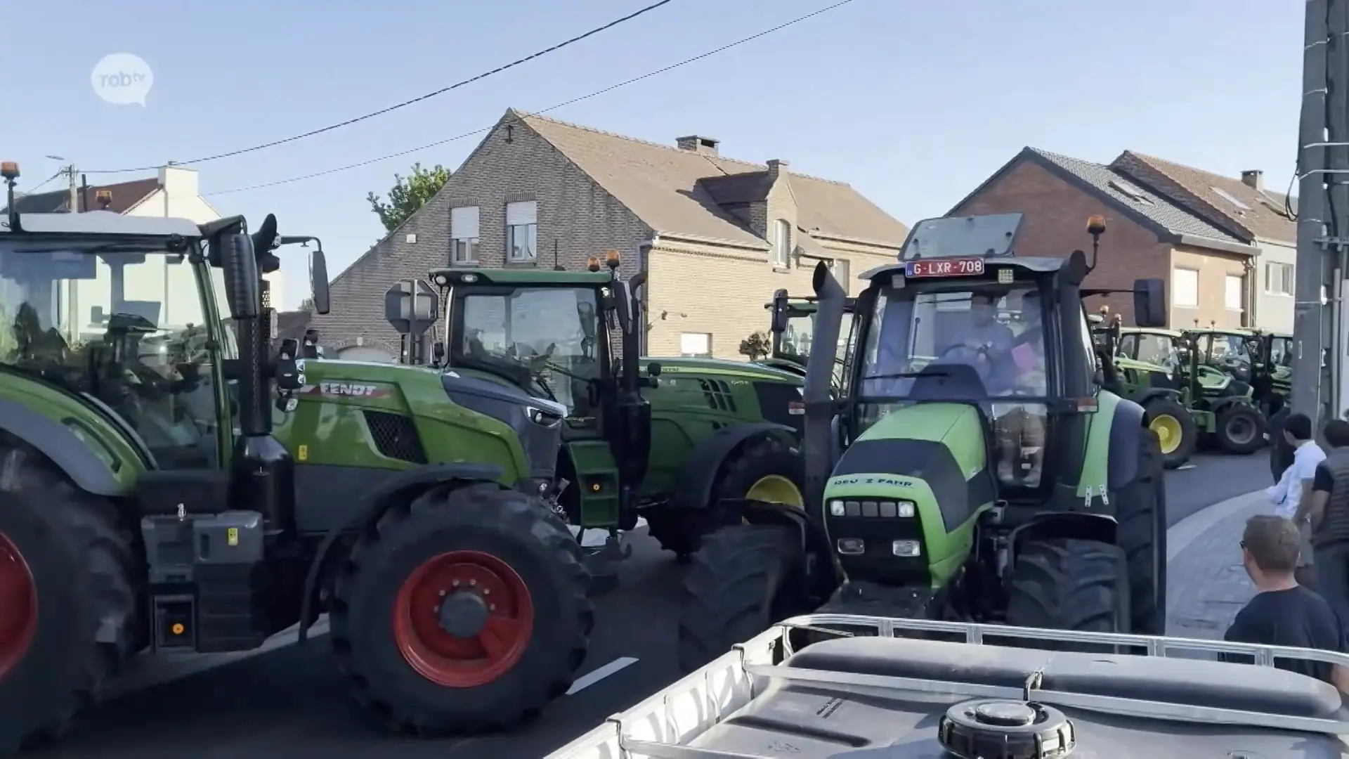 Hoofdafbeelding voor artikel 300 tractoren rijden door…