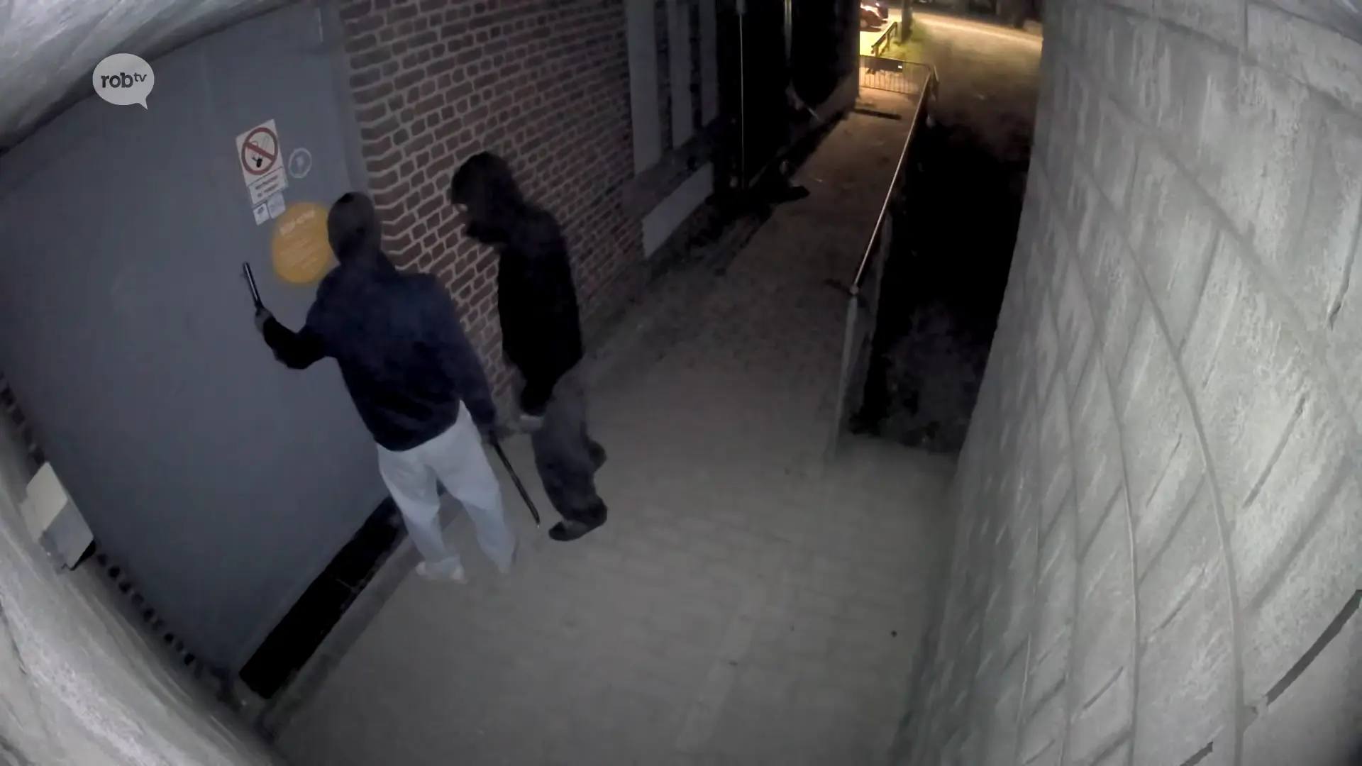 Hoofdafbeelding voor artikel Camerabeelden: 2 gemaskerde…