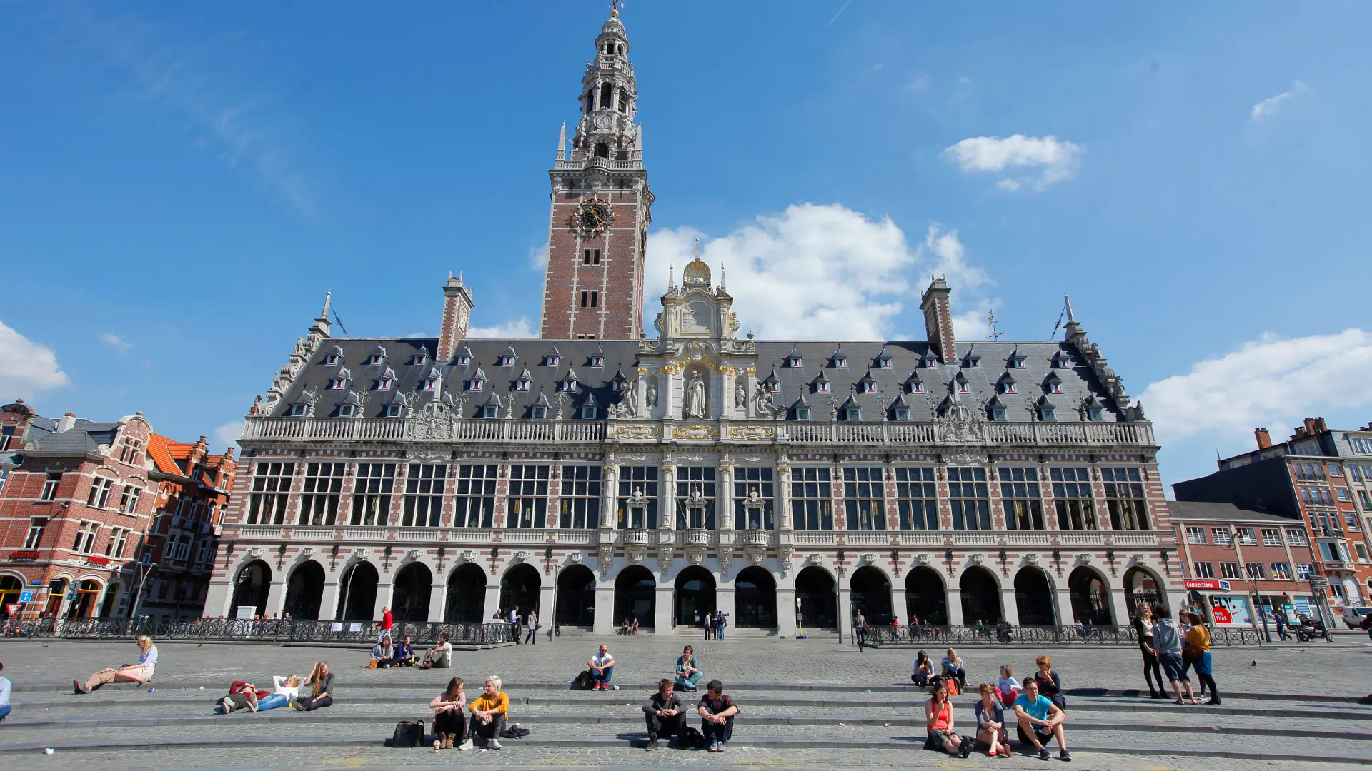 Hoofdafbeelding voor artikel KU Leuven klimt naar plaats…
