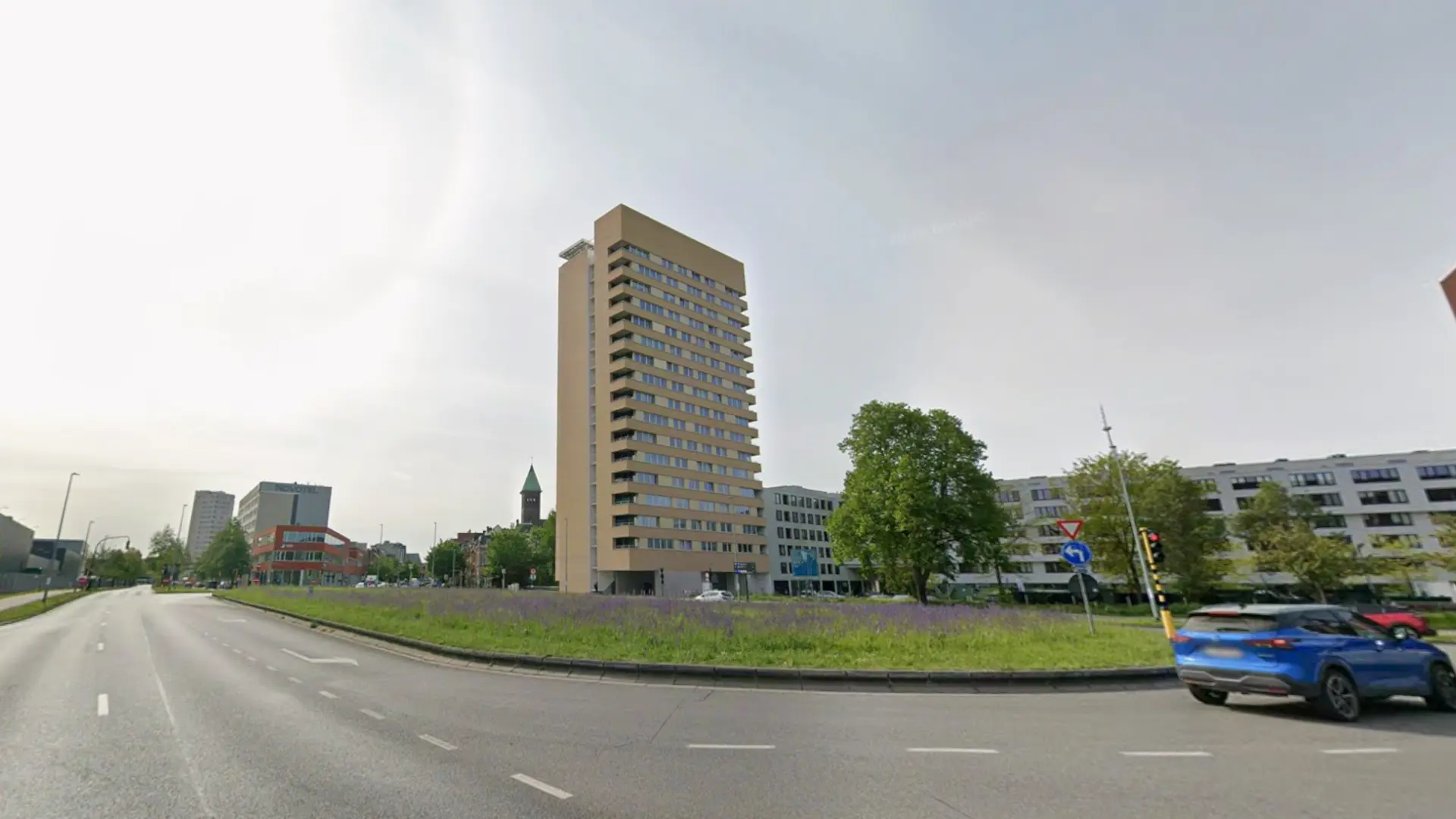 Hoofdafbeelding voor artikel Bestuurder rijdt zich vast…