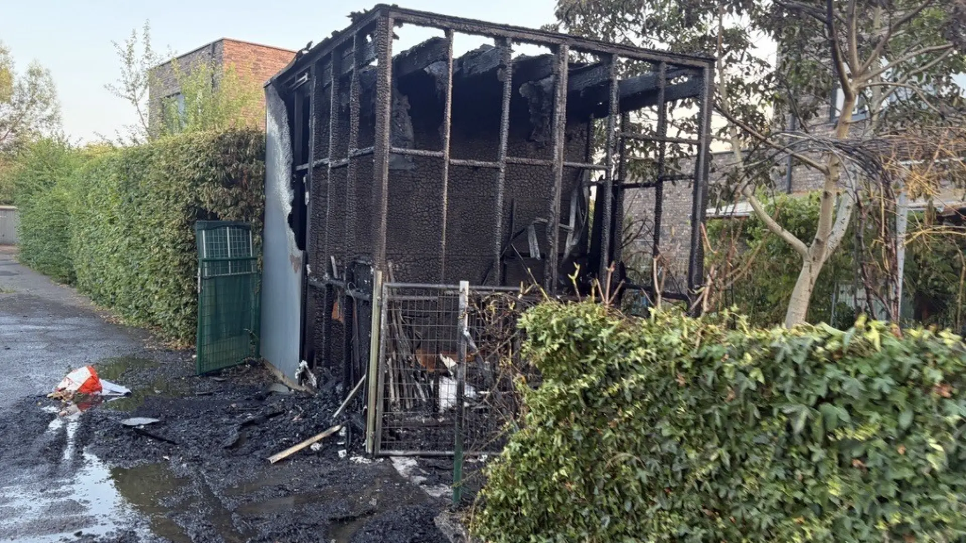 Hoofdafbeelding voor artikel Twee tuinhuizen uitgebrand…
