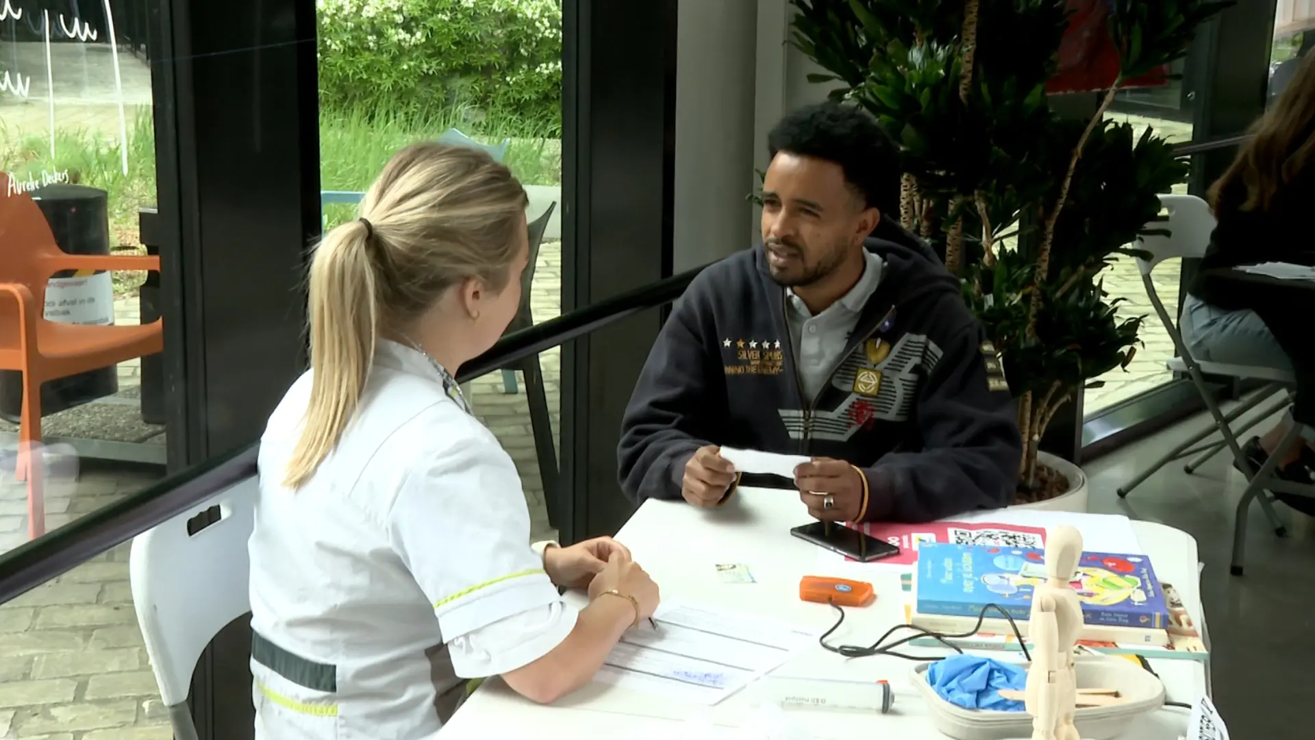 Hoofdafbeelding voor artikel 180 anderstalige jongeren…