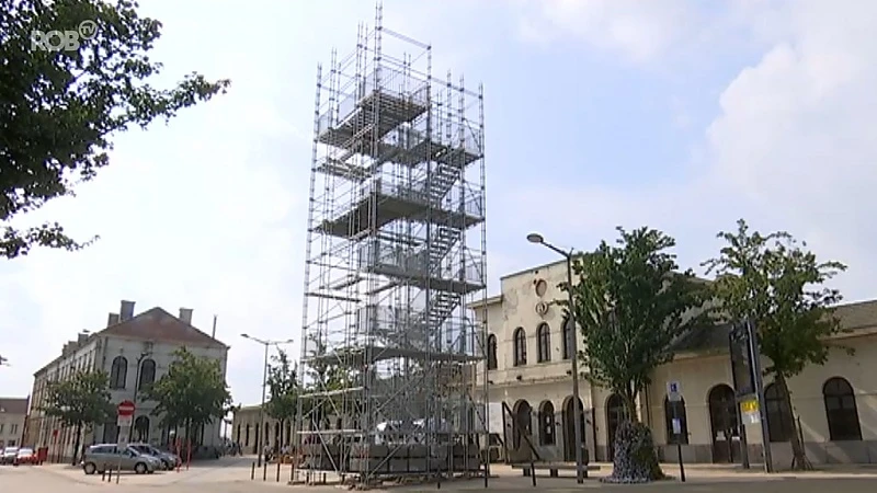 Uitkijktoren op stationsplein van Tienen