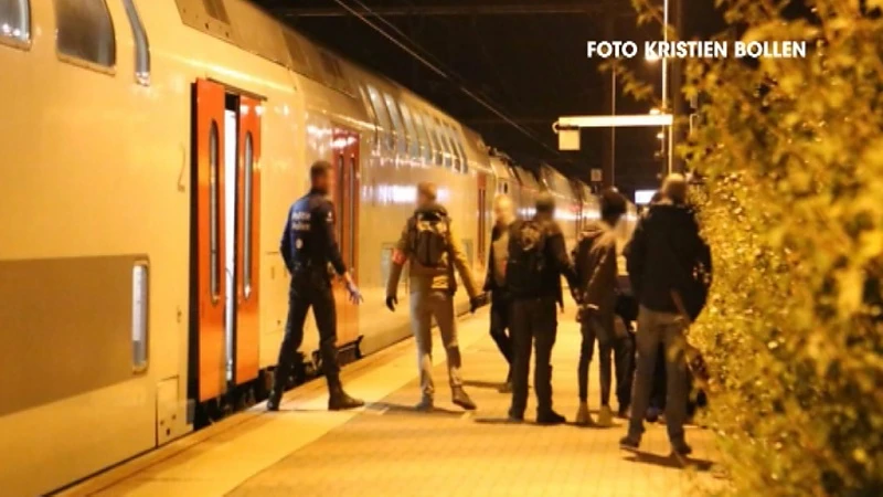 39 transmigranten van trein gehaald bij grote politieactie