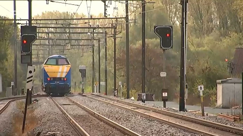 Infrabel zet trein in om spoorlijn Leuven-Ottignies minder glad te maken