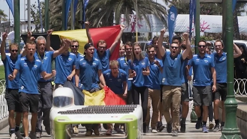 Leuvense studenten winnen goud met zonnewagen en vieren feest