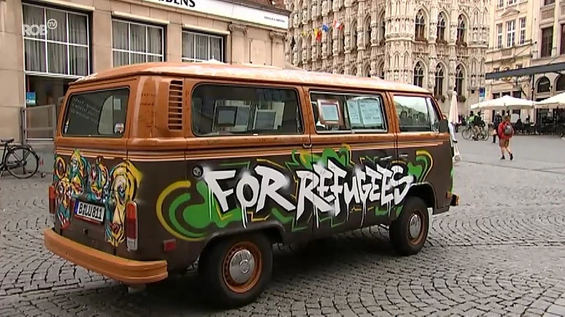 Opvallend busje op Grote Markt in Leuven