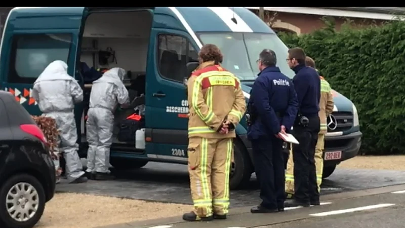 Brief met verdacht poeder voor Theo Francken, familie zit vast in woning in Lubbeek