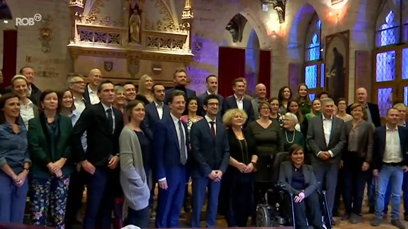 Nieuwe bestuursploeg in Leuven van start, Louis Tobback neemt afscheid van de gemeenteraad