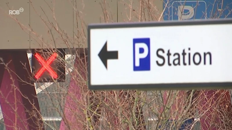 Parking achter station Leuven volzet of vrij? Borden werken nog altijd niet