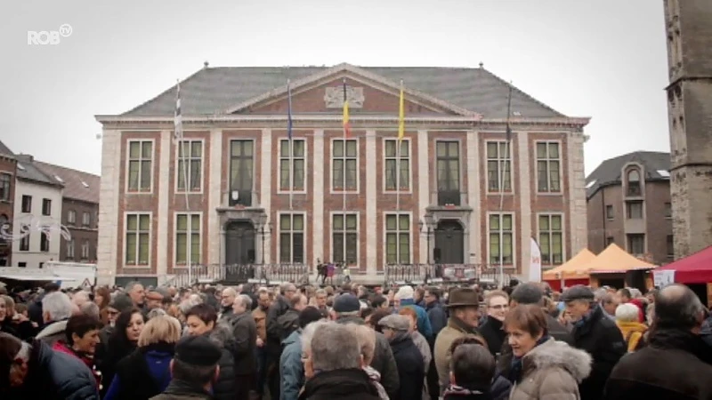 Grote Markt stroomt vol voor nieuwjaarsreceptie: "Als echte Diestenaar moet je toch hier zijn hè"