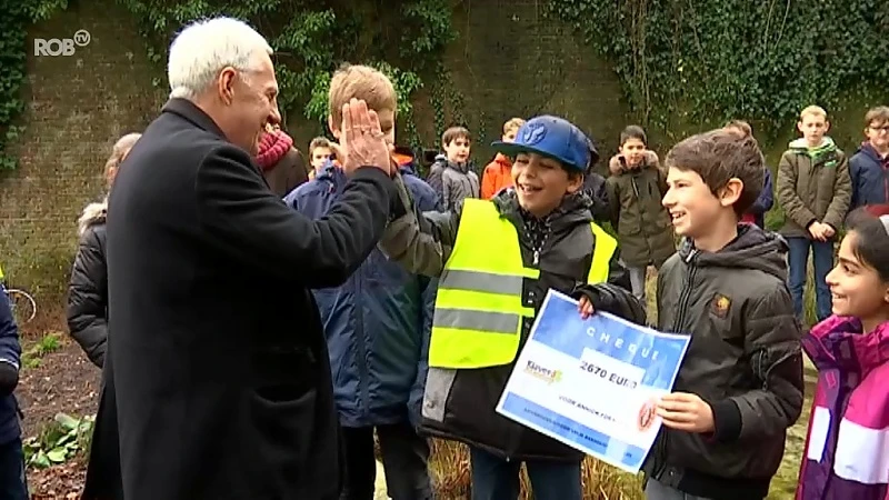 Eddy Van Uytsel vertrekt met ingezameld geld naar Kenia voor project "Annick for Kenya"