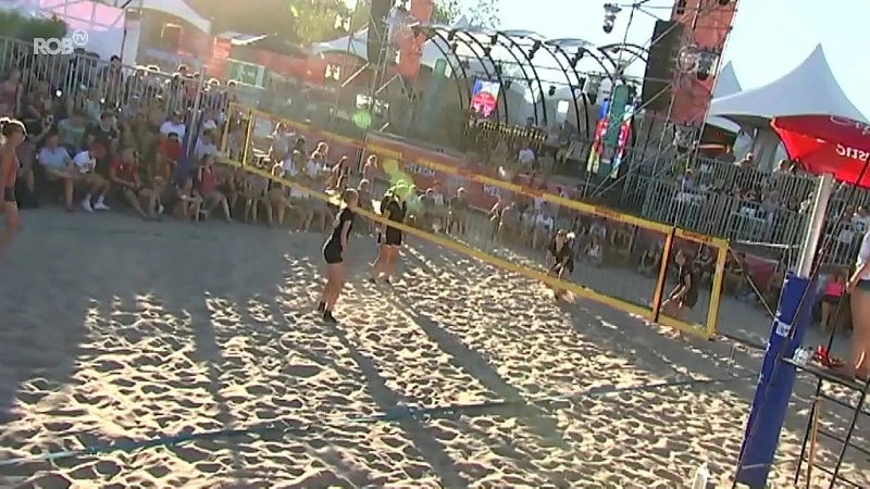 Beachvolley Baal keert terug naar waar het begon, en wordt een heel pak kleiner