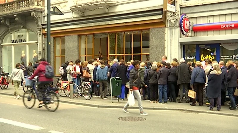 Ongezien: 3 uur aanschuiven voor luxehandtas in Leuvense Bondgenotenlaan