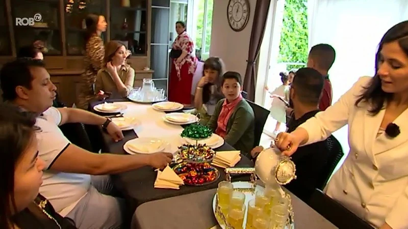 Moslims vieren Suikerfeest met familie en veel zoetigheid