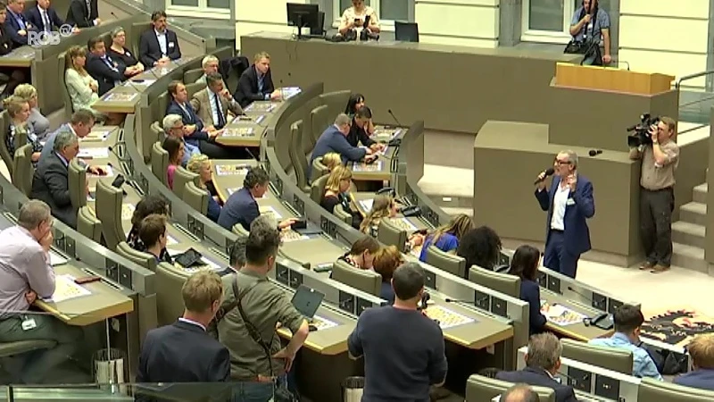 Vlaams Parlement verwelkomt vijf nieuwe regiogenoten met rondleiding