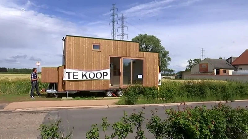 Klein leven voor een prikje? En elk jaar kunnen verhuizen? Bewonder Jef Vangramberens tiny house