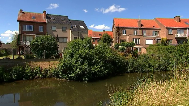 Man (81) uit Tienen verdronken in Gete nadat hij valt tijdens onkruid wieden