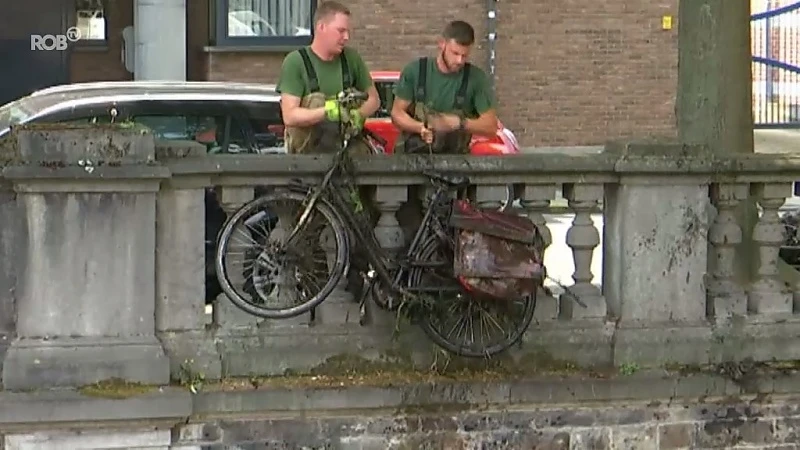 145 fietsen, 9 nadarhekken, 10 winkelkarren, 6 paaltjes en  15 verkeersborden uit de Dijle in Leuven gehaald.