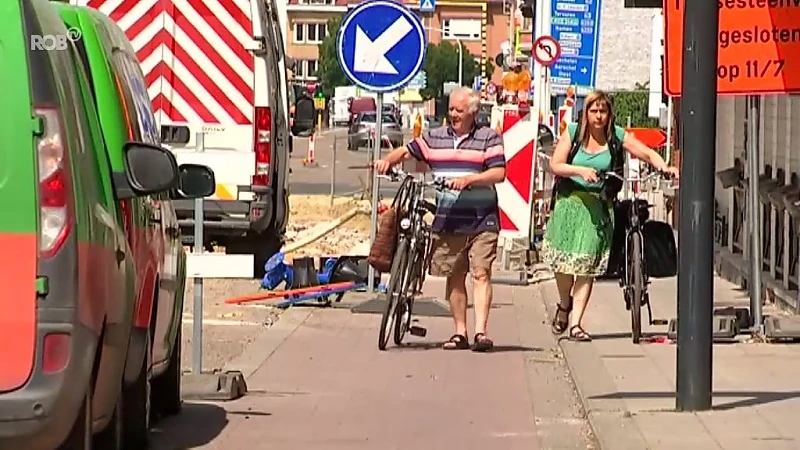 Fietsers moeten langs druk werfverkeer op Tiensesteenweg in Leuven: "Dit is levensgevaarlijk"