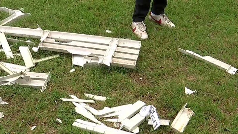 Vandalen vernielen bankje overleden chirojongen aan abdij van Vlierbeek