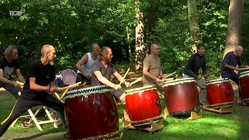 Oerkreten en een zweethut: dit is het MannenFestival in het Meerdaalbos