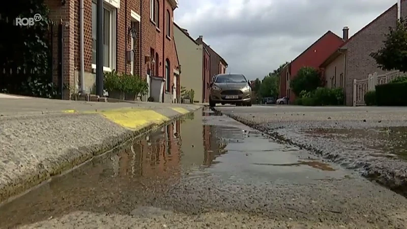 Al maanden waterlek in Kruisstraat in Everberg en dus dreigt de weg weer te verzakken