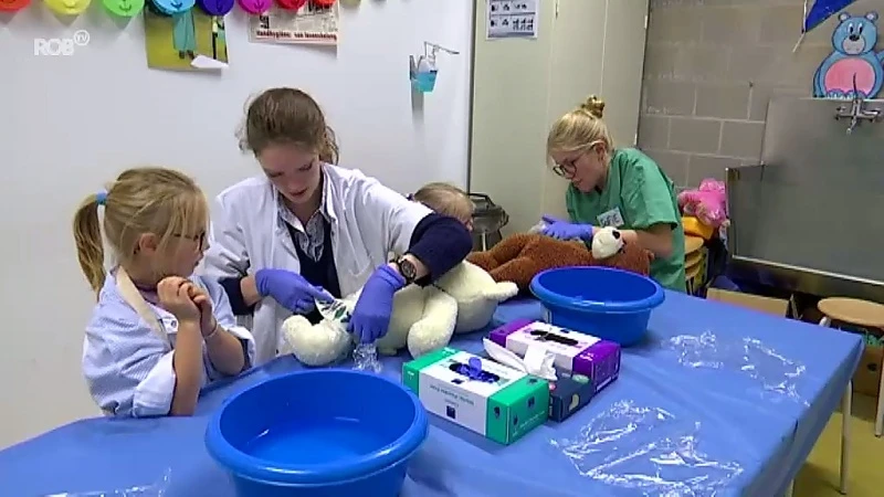 Meer dan 400 kinderen en hun teddyberen verkennen UZ Leuven tijdens Teddybear Hospital