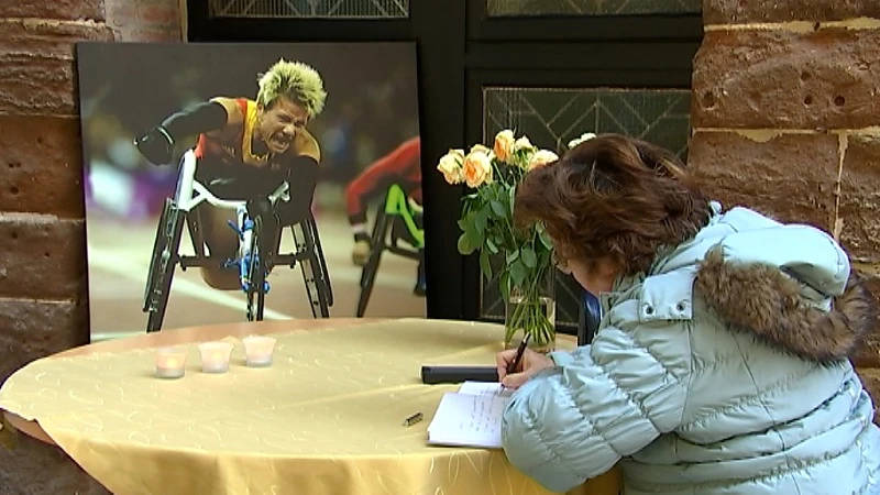 Laatste mensen ondertekenen rouwregister van Marieke Vervoort, nu gaat het naar ouders