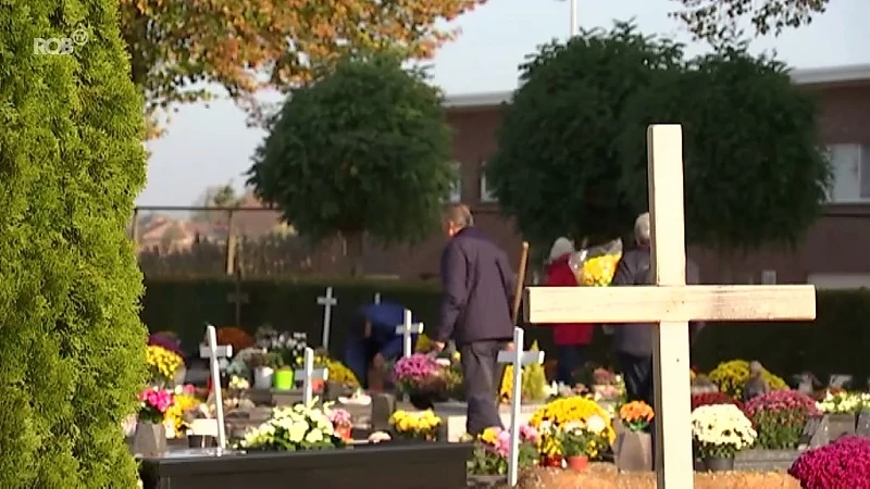 Mensen trekken dag voor Allerheiligen al naar kerkhof om graven te poetsen en bloemen te leggen