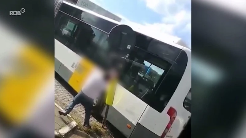 Buschauffeur helpt vastgereden collega door verkeersbord aan de kant te trekken aan station Diest